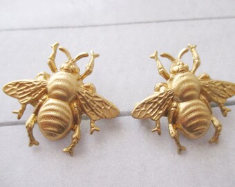 2 Bee brooch Gold BumbleBee pin Bee lapel pin Brass bug brooch Insect pin Woodland pinNature Wedding Bridesmaids Gifts for her