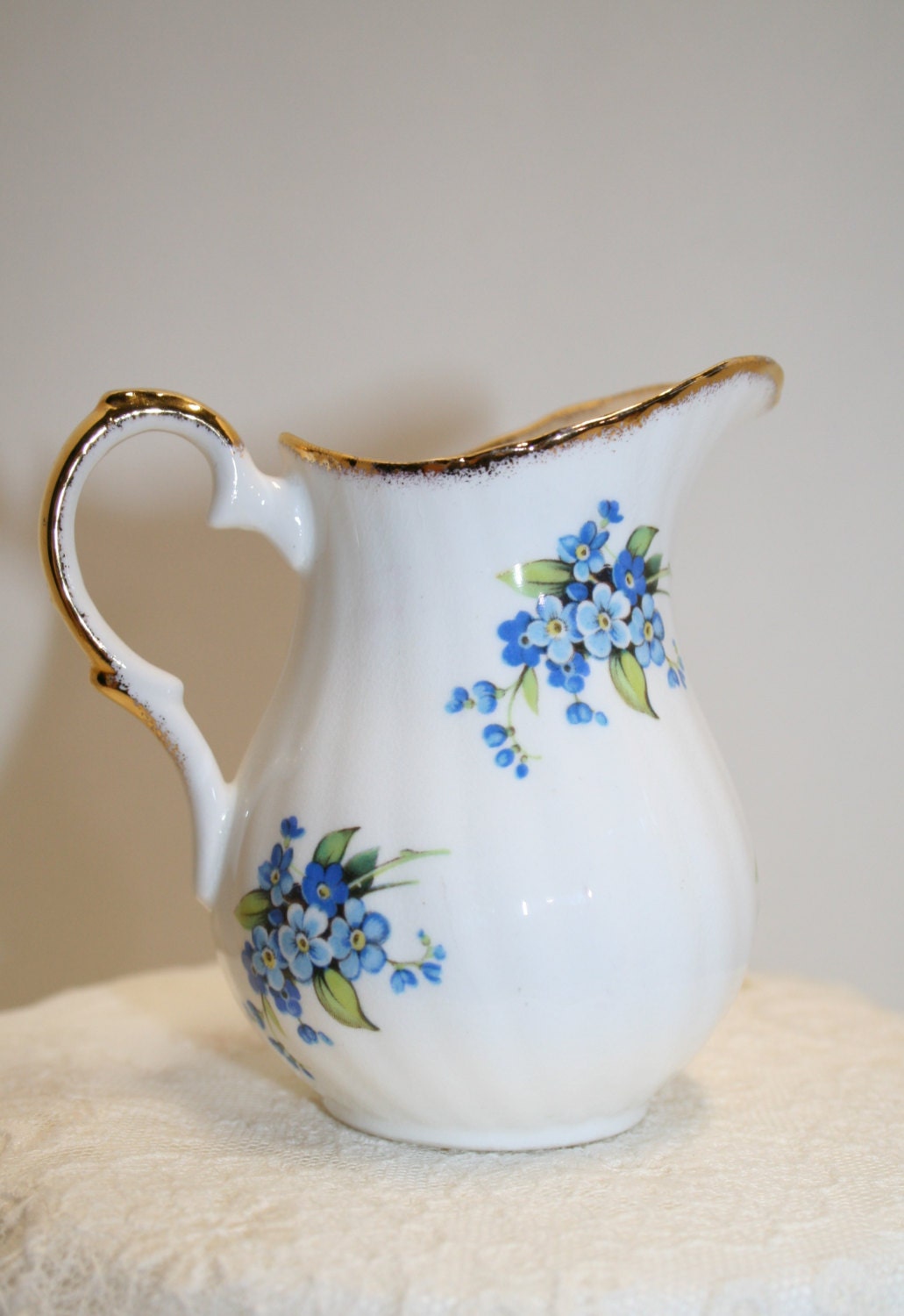 SALE Elizabethan fine bone china creamer made in England