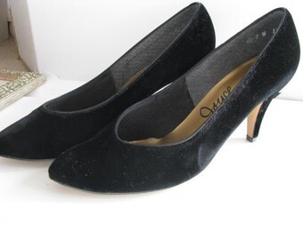 Vintage 1980s Black Velvet Pumps Unlisted brand