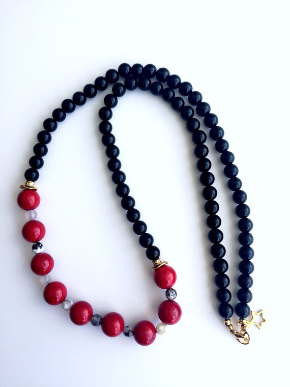 Items similar to Red and black beaded necklace on Etsy