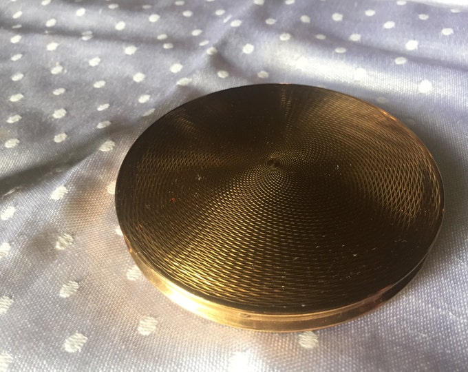Vintage Powder Compact with Engraved Pattern and Lipstick Holder with Striped Engraving