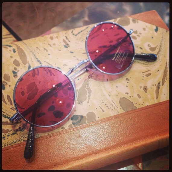 Retro sunglasses: John Lenn 60's style small size pink/salmon glass.