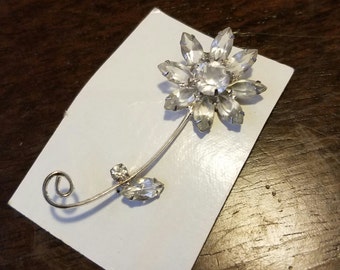 Items similar to Vintage Brooch Flower Basket Pin Costume Jewelry ...