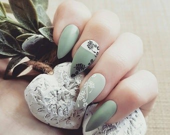 matte nails sage