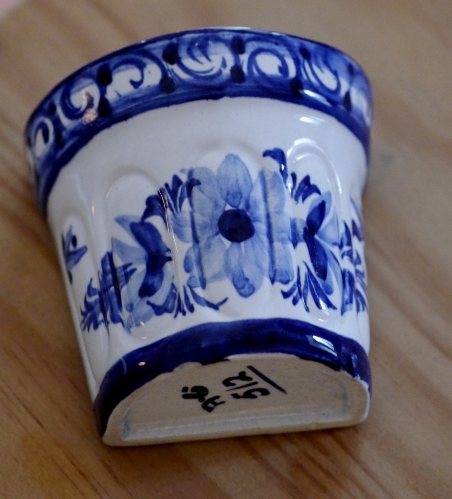 Hand painted plant pot Portuguese ceramics by BeeVintagePortugal