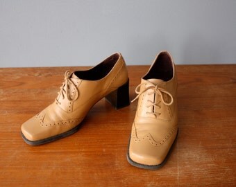 vintage 90s oxford heels 7.5, 8.5 / spectator shoes / beige perforated pumps