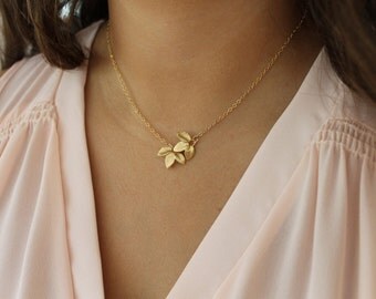 Gold Leaves Necklace / Gold Leaf Necklace / Dainty Necklace / Simple Gold Necklace / Everyday Necklace / Leaf Jewelry
