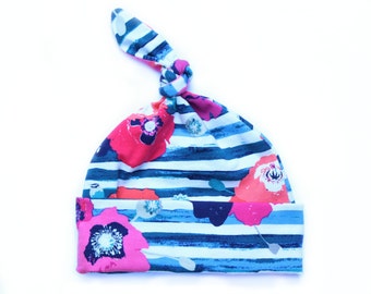 Top knot baby hat - Newborn hospital hat - Baby girl hat - knot hat - Infant hat - top knot hat - Newborn hat - Blue stripes with poppies
