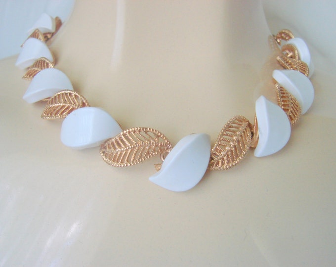 60s White Thermoset Necklace / Goldtone Leaf Motifs / Mid Century / Vintage Jewelry / Jewellery