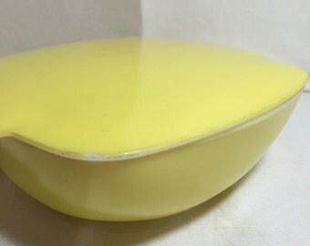 Vintage Pyrex Covered Hostess Casserole Bright Yellow Deco Style 1.5 Quart