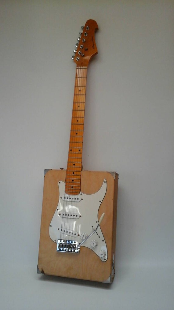 Artist's Box Electric Guitar with Whammy Bar Gigar Box