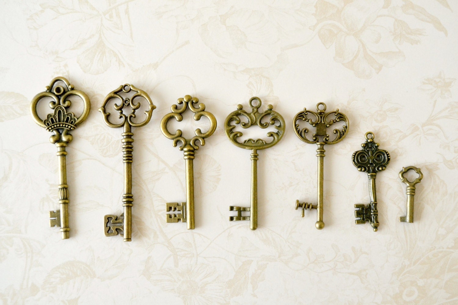 Collection of Vintage Style Keys for Crafts and Decor / Craft