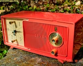 Bluetooth MP3 対応 - サーモン ピンク ミッドセンチュリー Jetsons 1959 Zenith モデル E514A チューブ AM クロック ラジオ 素晴らしい作品です。