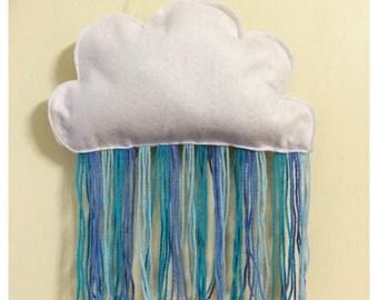 Little yarn rain cloud