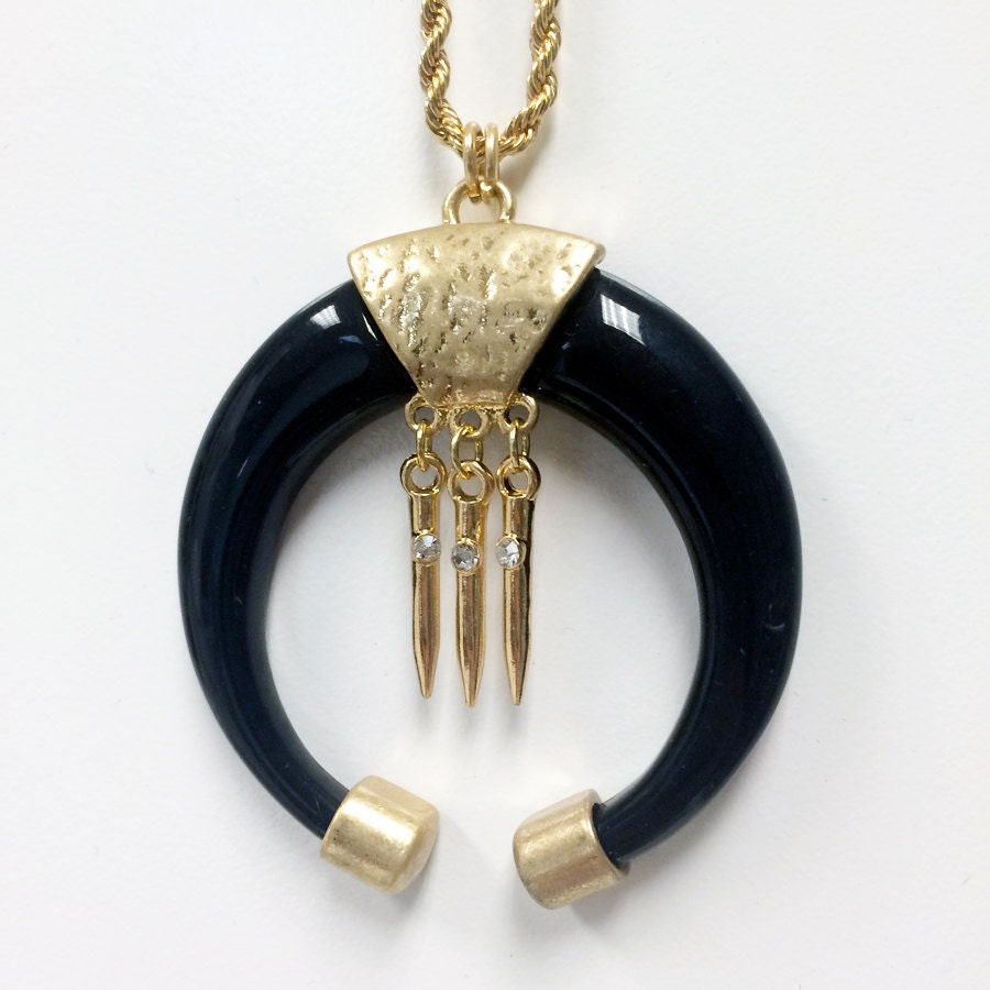Double horn pendant necklace in black lacquer with gold charms