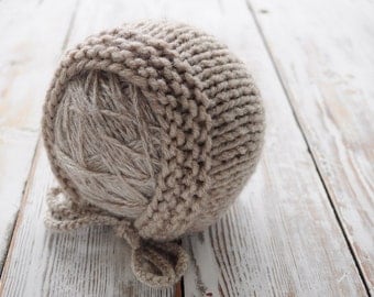 Newborn knit Hat. Beige Bonnet. Photo prop Hat. Baby Bonnet.