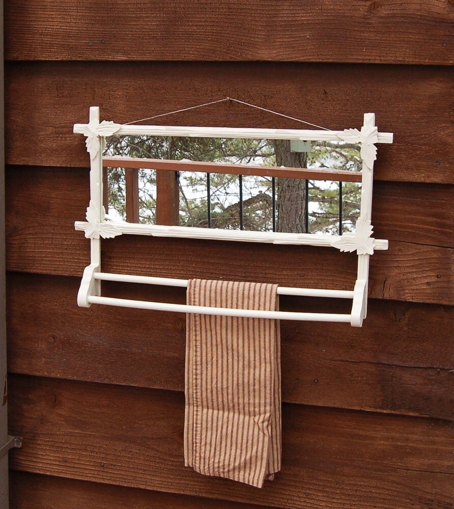 Cabin Style Towel Rack Vintage Painted Mirror Towel Bar Wall