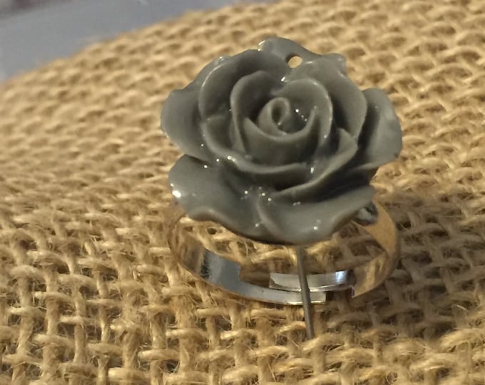 Gray flower ring