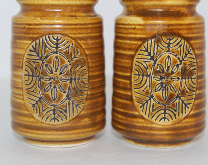 Vintage Salt and Pepper Shakers, Kitchen Collectible, Snowflake