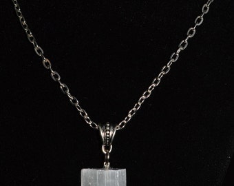 Selenite Necklace . Selenite Pendant Necklace . Healing Selenite Necklace . Boho Stone Jewelry . Chakra Healing Selenite . Healing Crystals