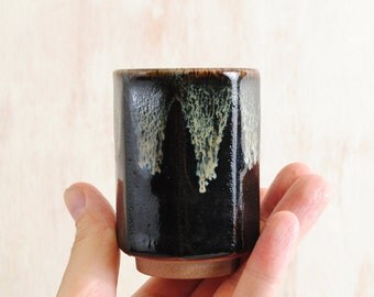 Japanese Mino Ware Tea cup Tenmokunagashi Okutagon Ceramic Pottery
