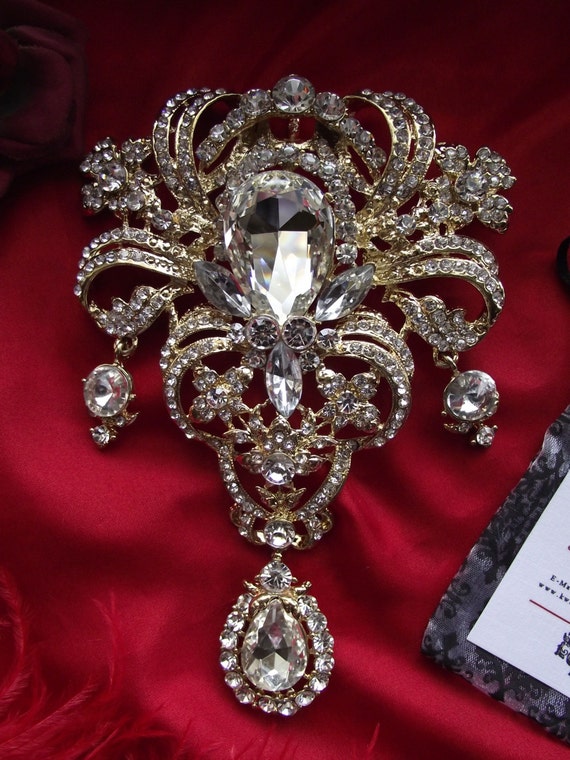 Item BR0016 Large Rhinestone Stomacher Brooch