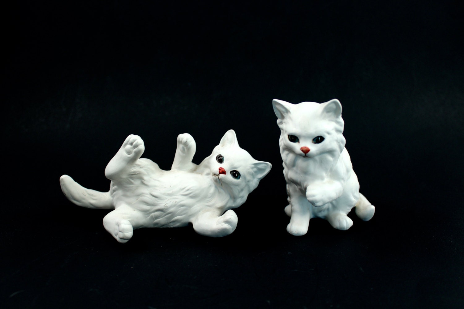Two white cat figurines vintage Lefton kitty kittens