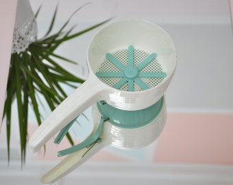 Vintage Maynard Sifter in Turquoise & White - Works!