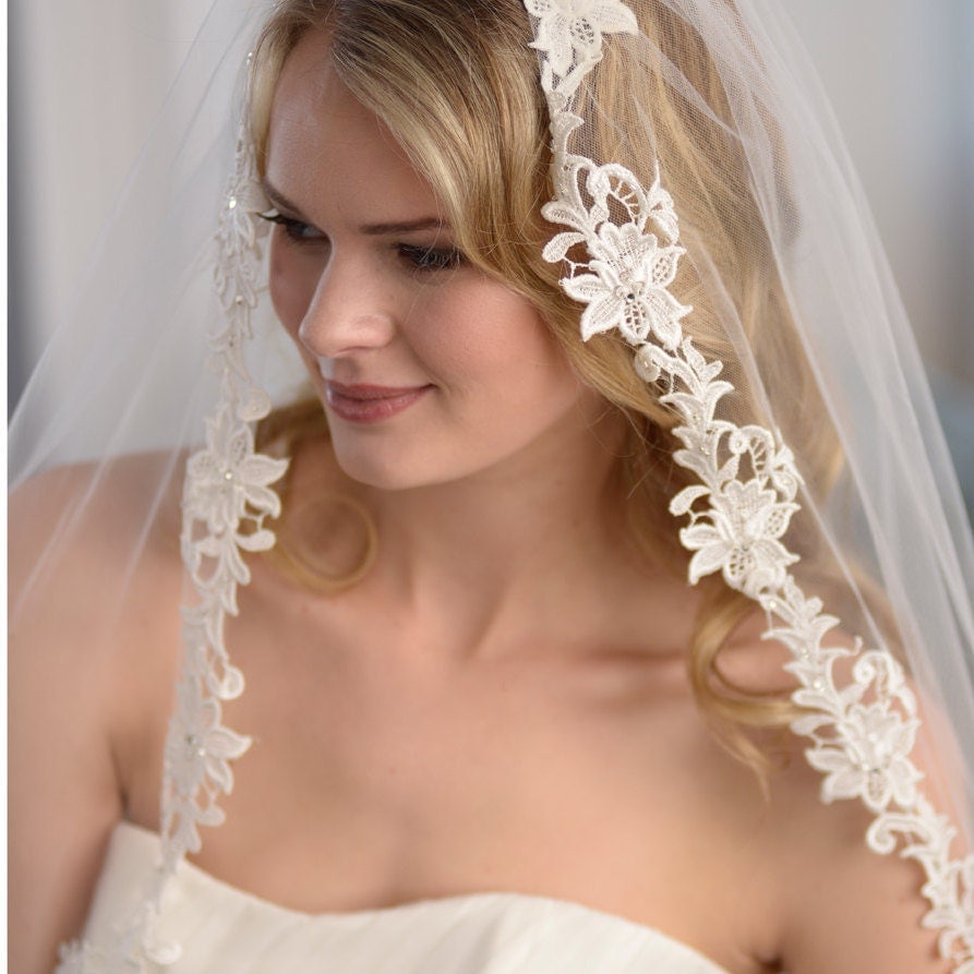 Floral Lace Bridal Veil 1 layer White Wedding Veil with Lace