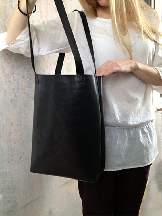 simple leather tote bag