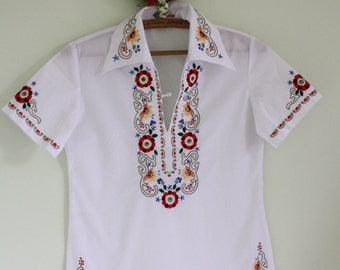 1970's Ethnic Embroidered Floral Blouse