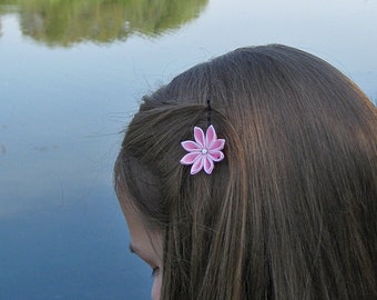 Kanzashi fabric flowers. Set of 2 small flower bobby pins. Girls hair pins. Pink