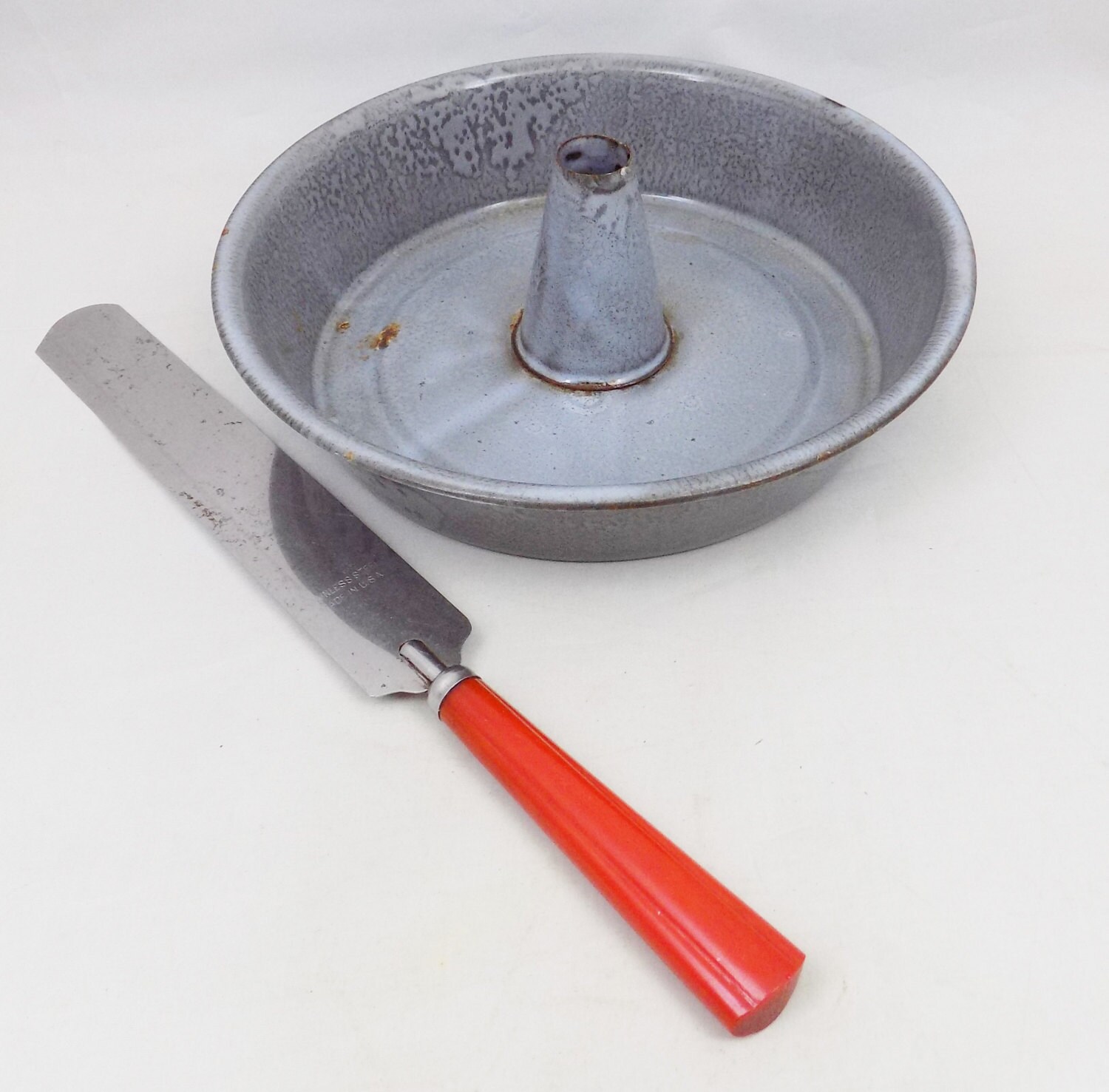 Sponge Cake Pan in Gray Enamelware, Bluish Gray Enamelware 8 1/2" Wide