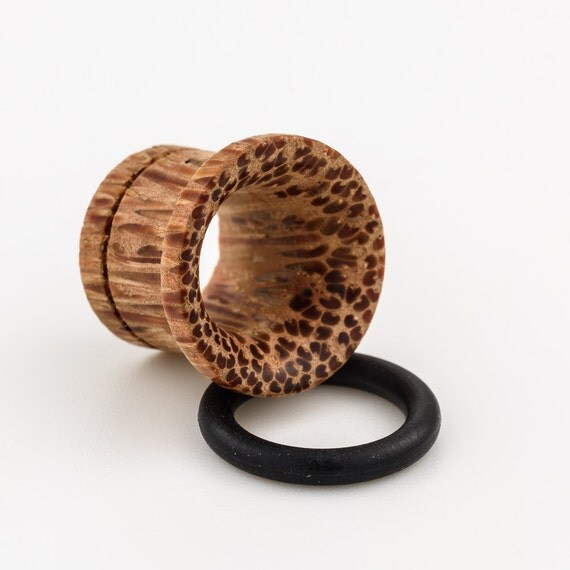 Flair 6mm 2g Coco wood ear tunnel. 2g tunnel.