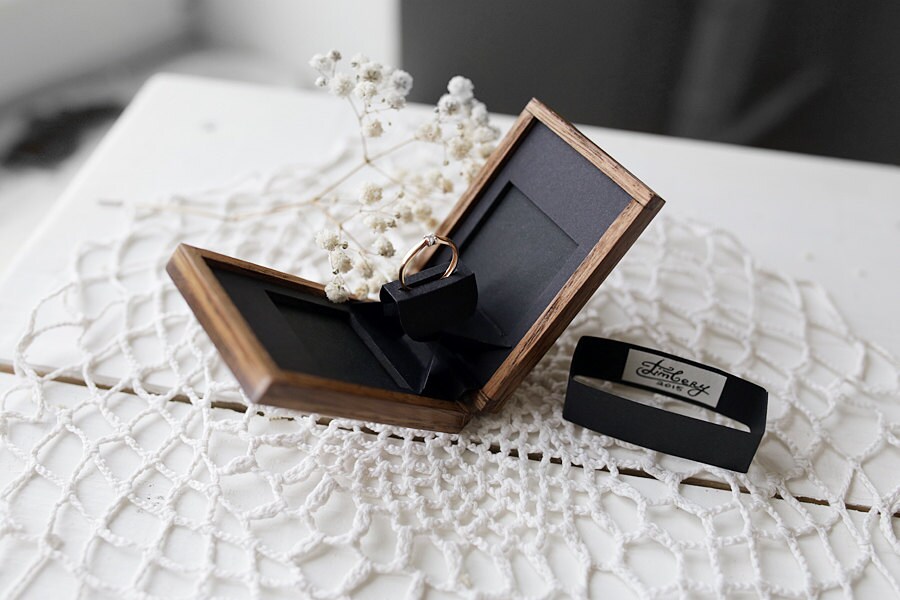 Custom engagement ring box