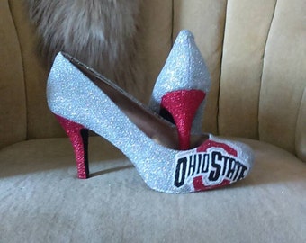 Custom made fan art heels. closed toed heels. Ohio state heels. Ohio state pumps. Bling heels. Glitter heels short heels. Tall heels