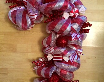 READY TO SHIP!! Candy cane deco mesh wreath, candy cane wreath, candy cane christmas wreath, beautiful christmas wreath, red and white chris