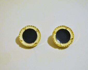 Button clip on earrings