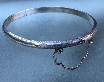 Vintage incised sterling hinged bangle bracelet with safety chain