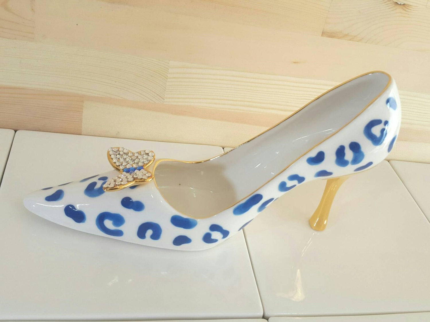 Porcelain shoe ornament with swarovski crystal handpainted