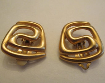Vintage marked Anne Klein brushed goldtone abstract clip earrings