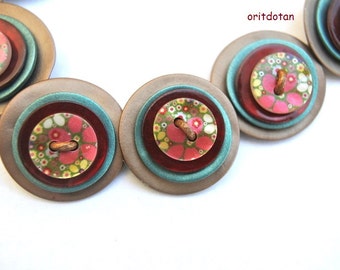 Button bracelet jewelry made of vintage shell buttons and new flower shell buttons on silver color leather cord