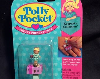 Polly Pocket Pretty Present Ring playset - 1993