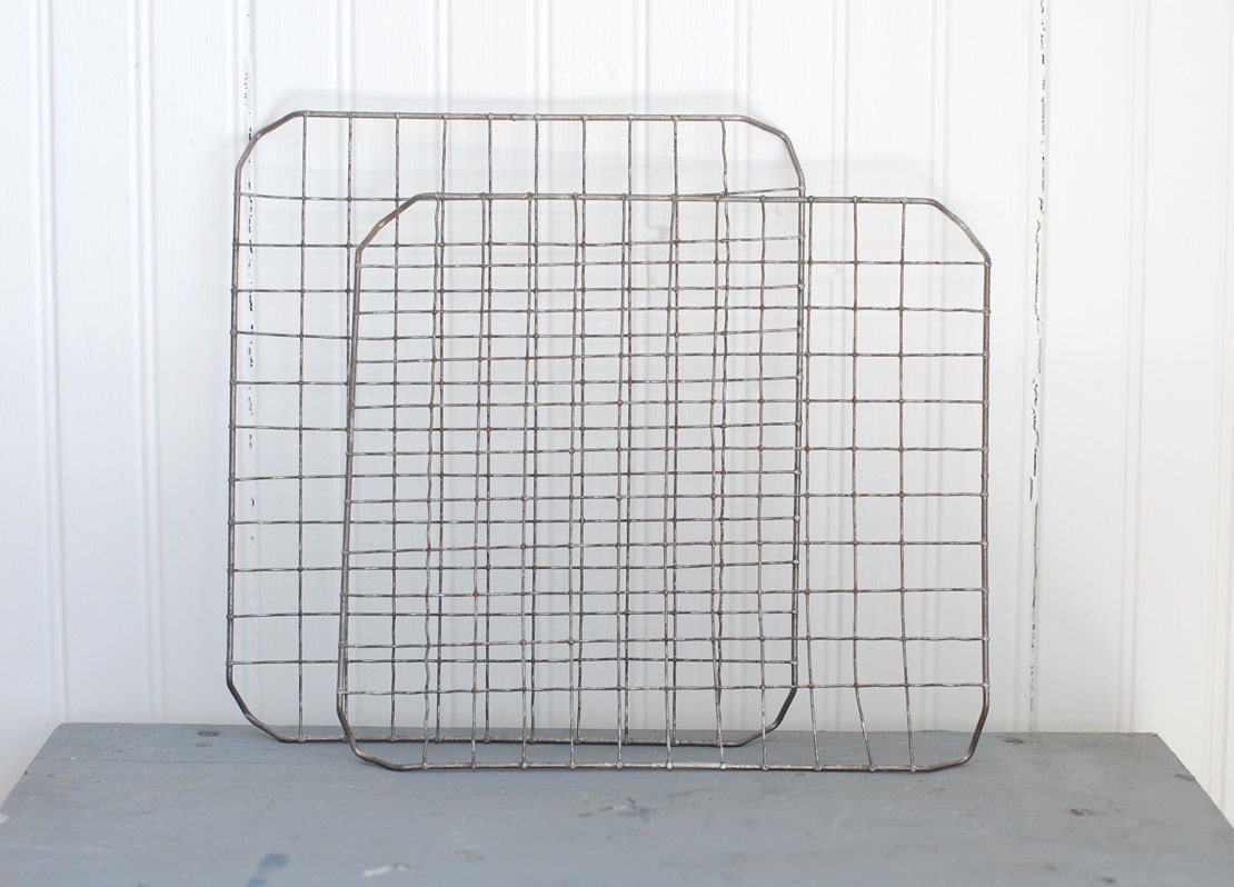 VINTAGE Wire Cooling Rack Early Crimped Design sold