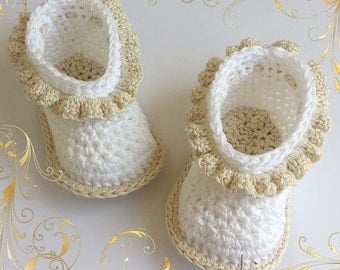 Crochet pattern SIMPLE baby booties - Perfect for special occasion. Permission to sell finished items. Pattern No. 122