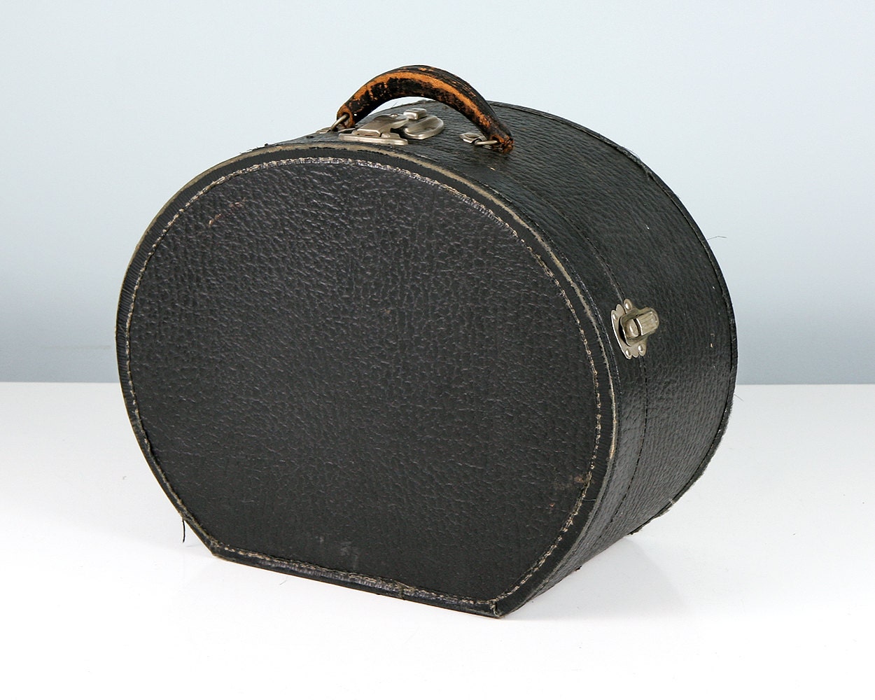 Vintage Round Hat Box Hat Box Luggage Vintage Suitcase Old