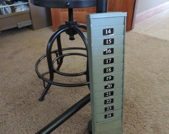 Vintage Time Card Rack Display Industrial Decor Office Note Display Metal Paper Rack Storage Industrial Decor Picture Holder Office Home