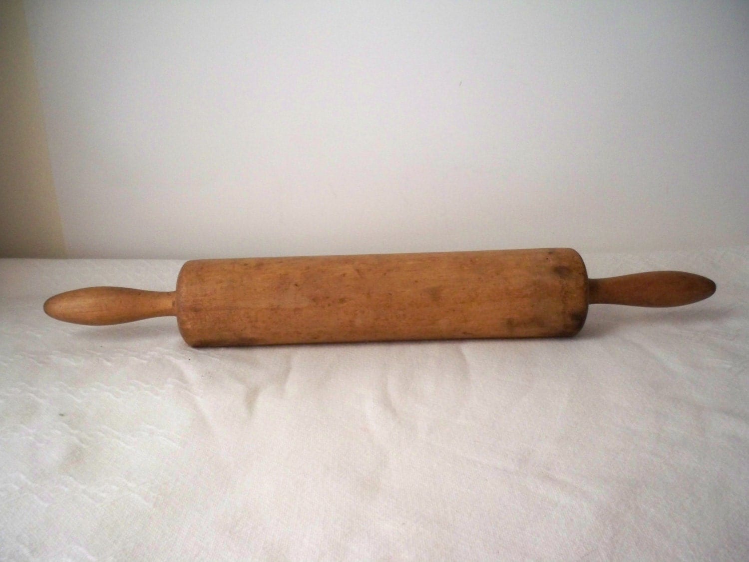 Vintage 1930s Kitchen Utensil Wooden Rolling Pin that is one