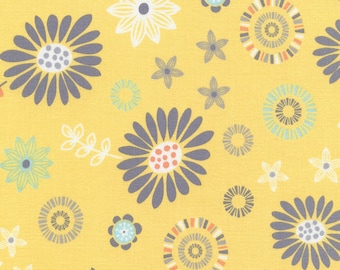 1/2 Yard Timeless Treasures Lily Tossed Daisy C4250 designed by Alice Kennedy