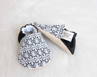 Black with Lace Baby Shoe, Black Baby Shoes, Lace Baby Shoes, Baby Girl Shoes, Black Booties, Baby Booties, Baby girl Moccasins, baby Shoes